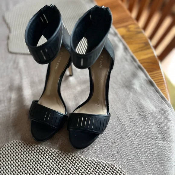 Gianni Bini Black Stiletto Heels with Textured Ankle Strap 8.5M EUC - Picture 5 of 14
